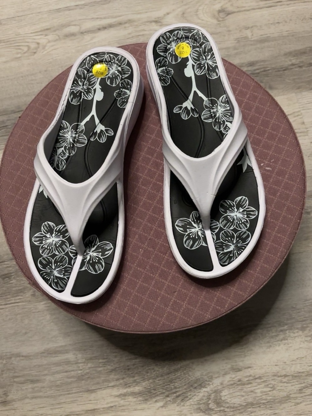 Women’s Floral-Print Thong Sandals in Black & White